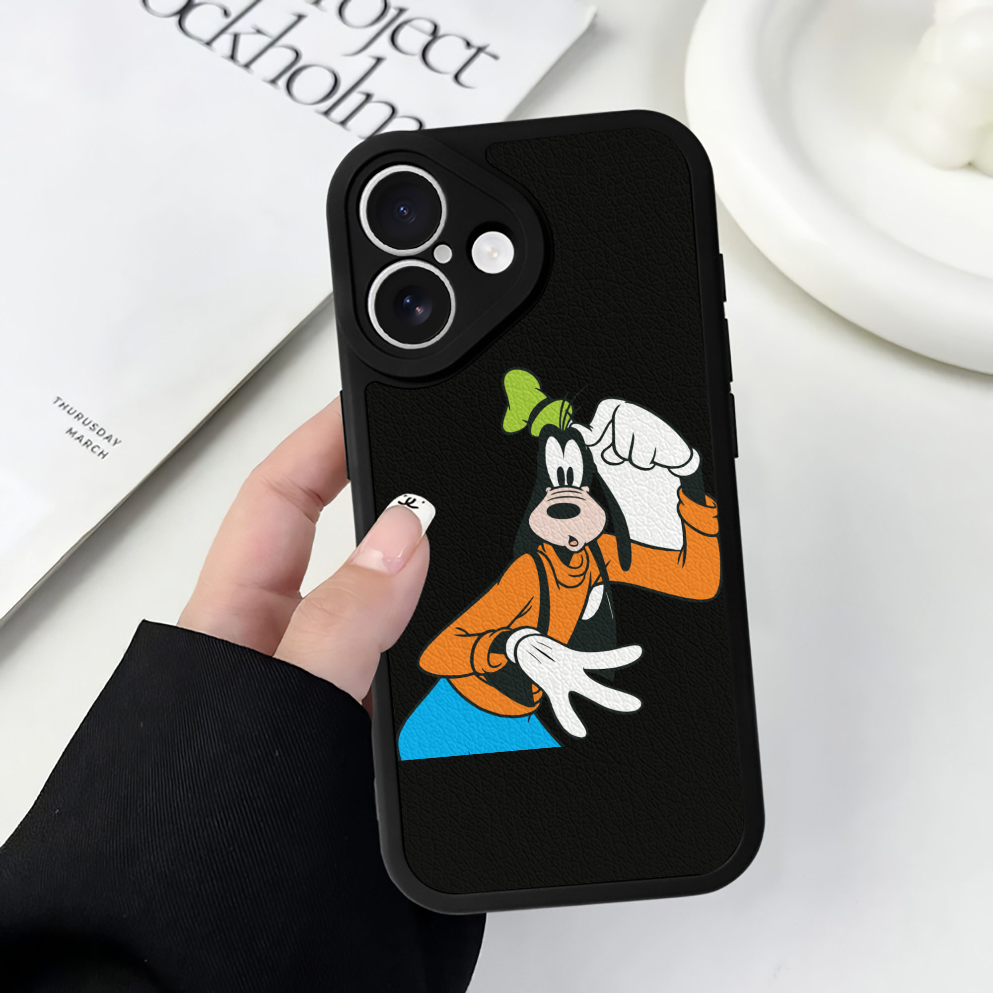 （画像用） ミッキーマウス Mickey Mouse 【iPhone 16シリーズ対応】シリコンスマホケース（レザー調） 材質：シリコン